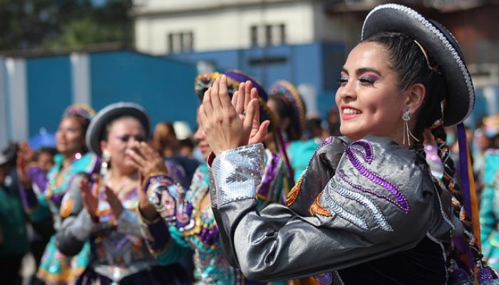 mujer-peruana-1890424_640